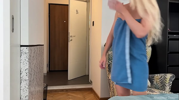 Play MP4 - I dropped the towel in front of the delivery man&period; Real delivery