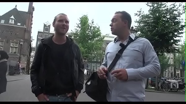 Nonton Sexy Tattooed Babe Gives Head thumbnail