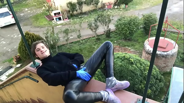 Play MP4 - Smoking fetish in leather pants ️️️