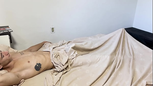 Nonton I Find My Neighbor In His Bed And I Lift Him Up Sucking His Cock thumbnail