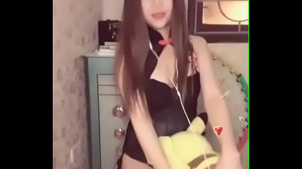 Em gái Uplive cosplay mèo đen_gợi cảm