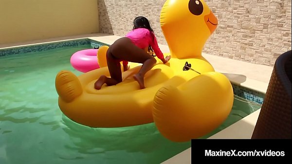 It's Fucky Ducky Time With Squirting Asian_Sex Bomb_MaxineX!