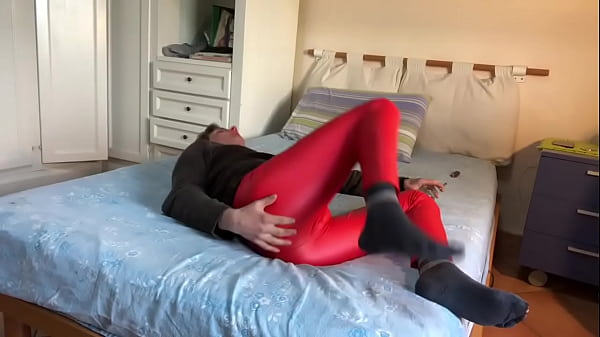 Play MP4 - Fetish with red leather pants