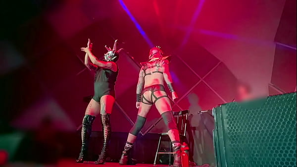 Play MP4 - Fisting Performance Pop Porn Party