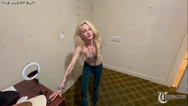 Buckle Bunny Lola Fae Gives Cowboy The Lucky Guy A Blowjob After The Rodeo thumbnail