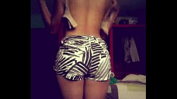 La mejor amiga de mi prima me baila desnuda 