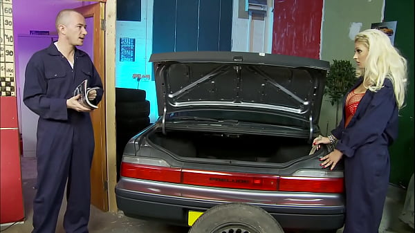 Katie Kaliana Sucks Her Mechanics_Dick Before Fucking Him