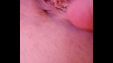 Gretala, Si Fa Toccare Da Un Porco. thumbnail