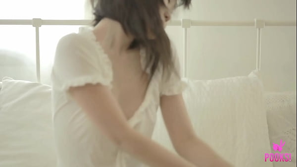 Play MP4 - Petite Pussy Tease Fen Plays with Hard Nips & Fucks Herself Silly&excl;