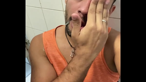 Teve Fila No Box Para Me Da Leite No Box Do Banheiro Do Metr&ocirc; Na Madrugada. thumbnail