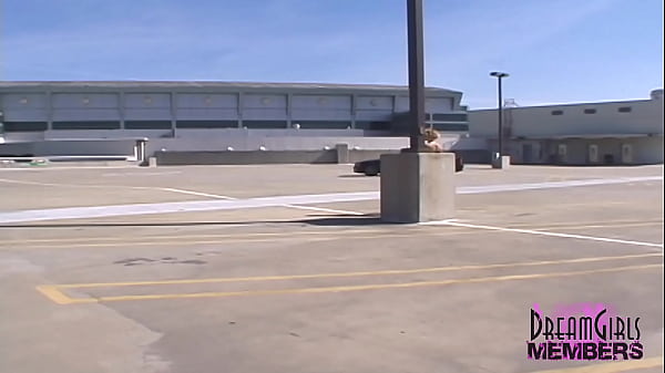 Nonton Mindys Huge Tits Are On Display In Tampa thumbnail