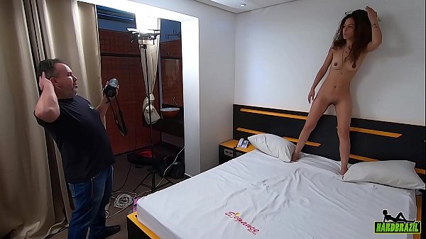 Play MP4 - Uma estreante vem para seu primeiro ensaio fotogr&aacute;fico - Valentina Souza - Binho Ted