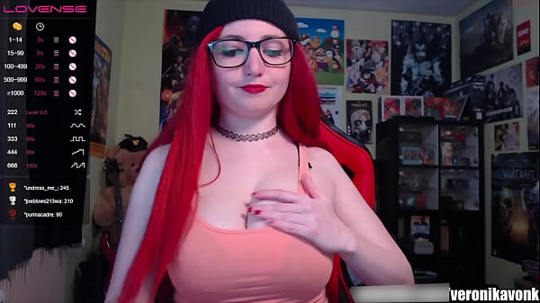 Sexy redhead teen_in hot shorts