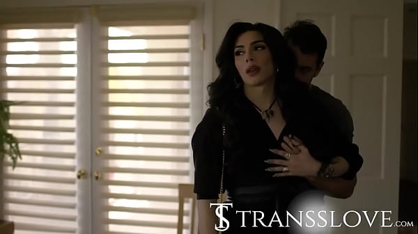 Mi mejor transexual celosa viene a exigir que la folle(femenino) 