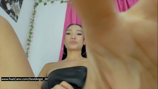 Colombiana Latina Brings Calm Energy And Bare Feet thumbnail