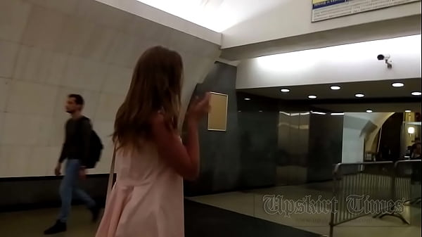 Play MP4 - f&period; upskirt