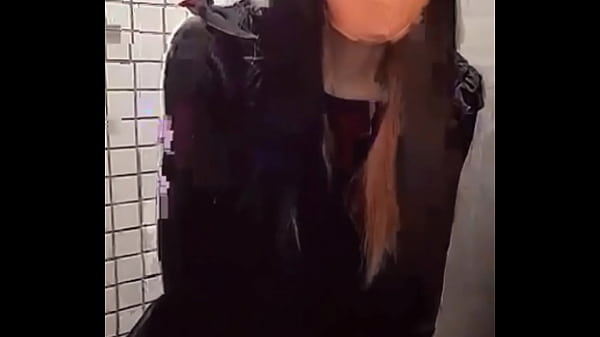 Play MP4 - 【個撮】発展場を探している男の娘が公衆トイレでオナニーする動画