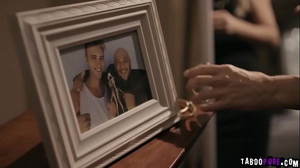 Watch_this horny stepson Dustin Daringas he bangs herstepmoms pussy_cause she got caught cheating with her bestfriend