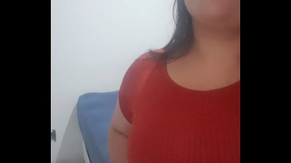 Play MP4 - Novinha gordinha tirando a roupa