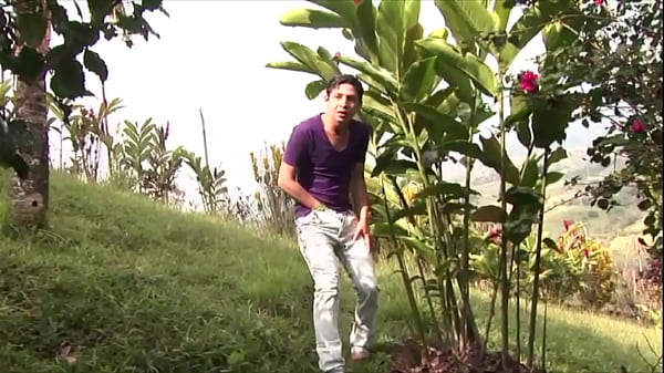 Play MP4 - Sweating and pissing in the sunshine - raw hispanic duo fuck