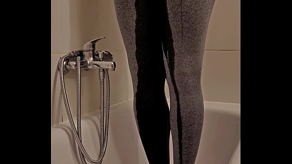 Piss in my leggins and cum in your face! 