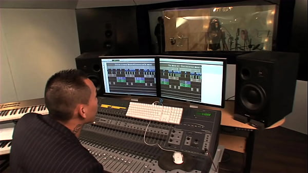 Nonton She Fucks One Guy While The Rest Cum All Over Her Cute Face thumbnail