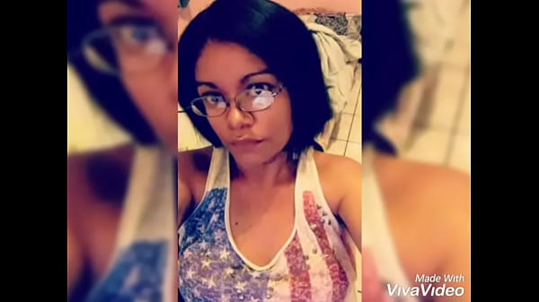 Salvadore&ntilde;a golosa quiere ser famosa 