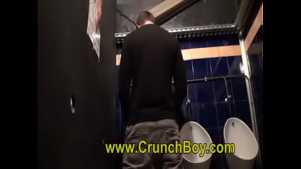 Play MP4 - je suce la grosse bite de mon pote dans les chiottes