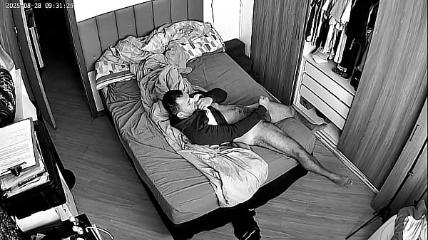 Play MP4 - Spycam&comma; homem batendo punheta e assistindo porno&period;