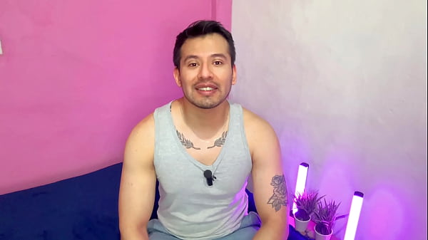 Hombremusculoso preña a su compa delgym se_la deja_ir sin condon y_lo pone_a olfatear sus boxers mientras se la clava Relato sexual