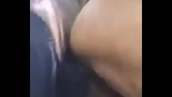 Play MP4 - Pedreiro da obra aqui de casa negao pauzado me comeu no meio do mato