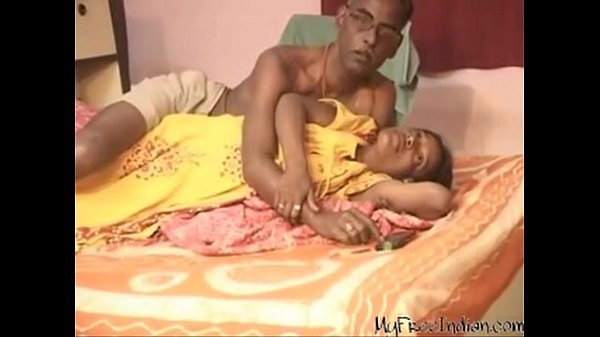 Play MP4 - India sweet teen girl suck and Blowjob his old husband