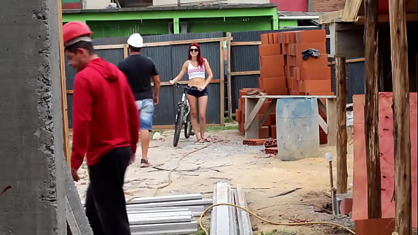 Trepando Na Obra Depois Do Banho De Mangueira thumbnail