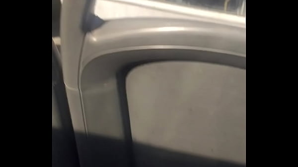 Batendo punheta no &ocirc_nibus