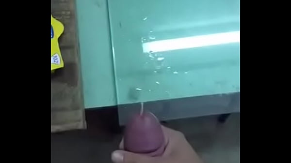 Batendo uma punheta no trabalho 
