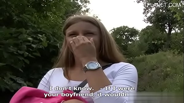 Moglie tettona hard gang bang