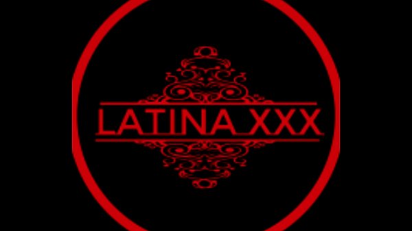 Play MP4 - 27 year old woman plays with her ass