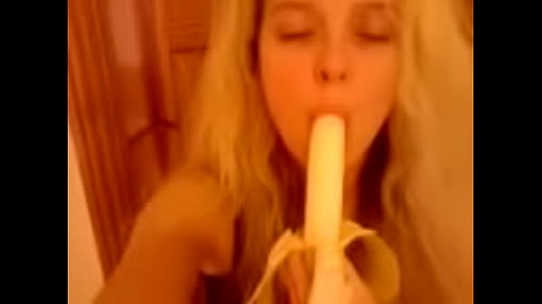 Heidi Hall/Minister Great Yarmouth Whore Sucking A Banana And Wanting My Cock
