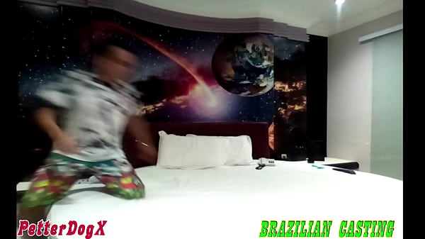 Play MP4 - Petter Dog assiste jogo e faz sexo com gostosa&comma;e ela esquenta o jogo antes de come&ccedil;a&period;