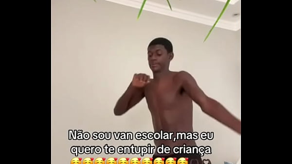 Neg&atilde_o passa a mamba negra na branquinha e deixa ela torta