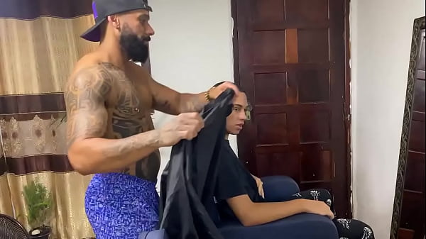 Dei Para O Cabeleleiro Dotado Me Fudeu thumbnail