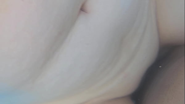 Play MP4 - SEXO ARRISCADO EM P&Uacute;BLICO COM UMA PETITE MAGRA COM BUCETA APERTADA NA PISCINA