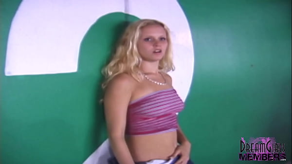 Nonton Super Risky Flashing On A Local College Campus thumbnail