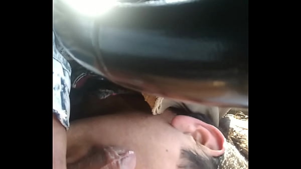 Play MP4 - Me sube a su carro y lo hago venir con garganta profunda