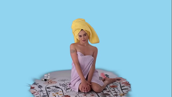 Nonton Lexi Lore Is All Wet & Horny In "bath Rituals" thumbnail