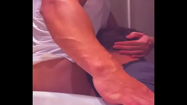 Play MP4 - MI NOVIA SE VA A DE VIAJE Y ABRO GRINDER Y ME FOLLO A UN PUTITO