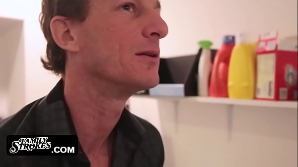 Play MP4 - Teen stepdaughter spunked