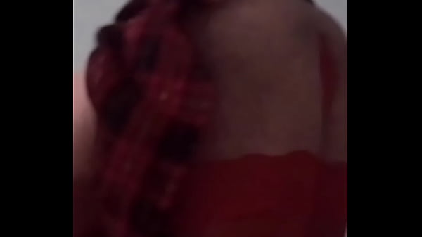 Me puse una faldita sexy para levantarte la verga me la muestras 