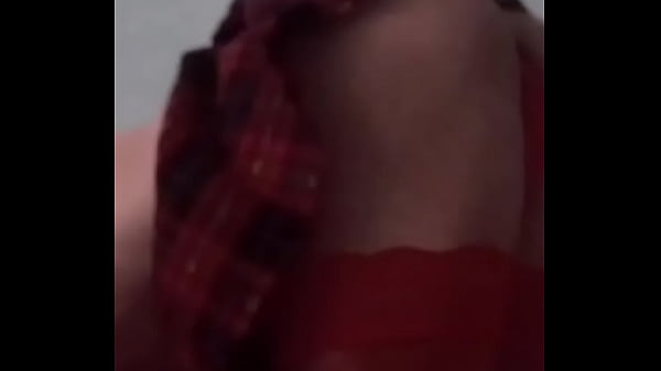 Me puse una faldita sexy para levantarte la verga me la muestras