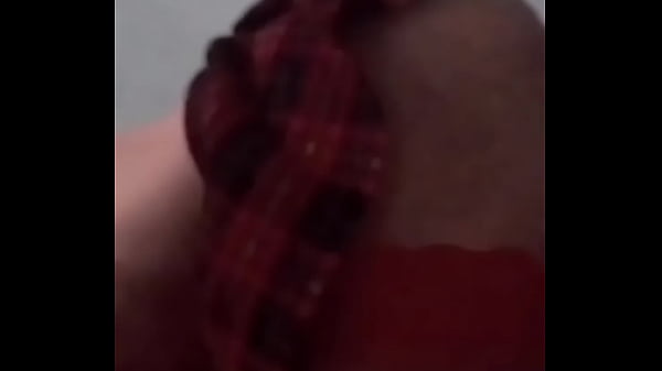 Qu&eacute_ te parece mi culito con esta faldita?